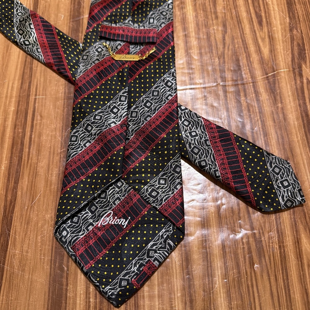 Brioni Vintage Tie Silk Black Red Silver Print Made in Italy Designer 3.75"x60"